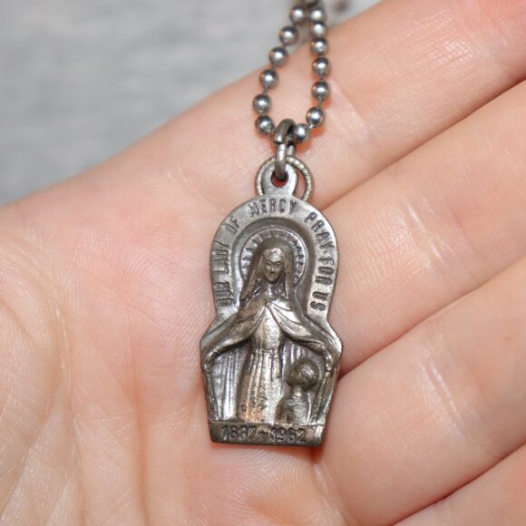 Vintage "Our Lady of Mercy" silver necklace 30" - Picture 2 of 5
